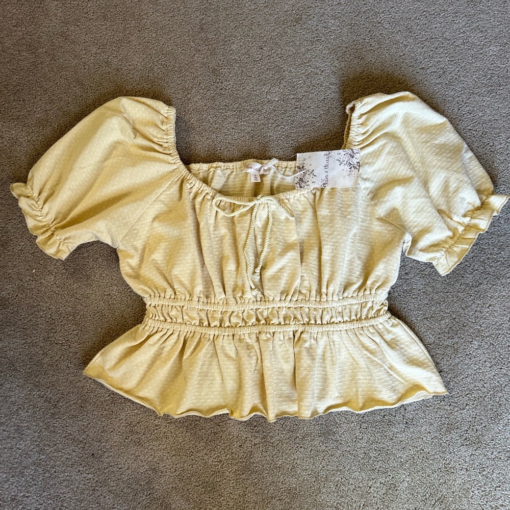 Woman’s size small pale yellow top.